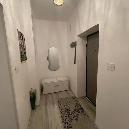 Apartment Lawanda Petrosani